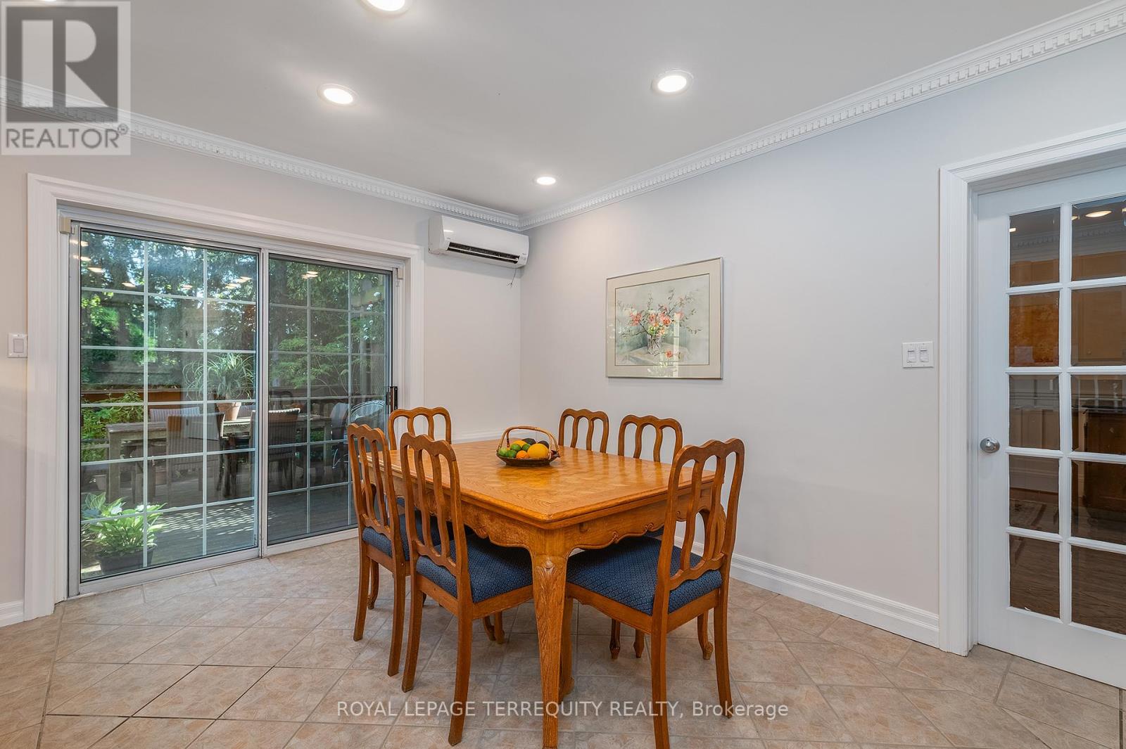 223 Riverside Drive, Toronto, Ontario  M6S 4A8 - Photo 16 - W12746380