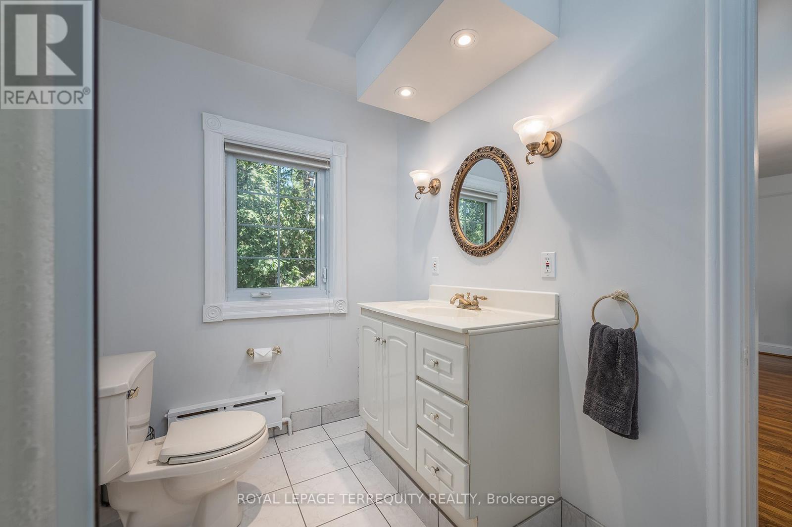 223 Riverside Drive, Toronto, Ontario  M6S 4A8 - Photo 21 - W12746380