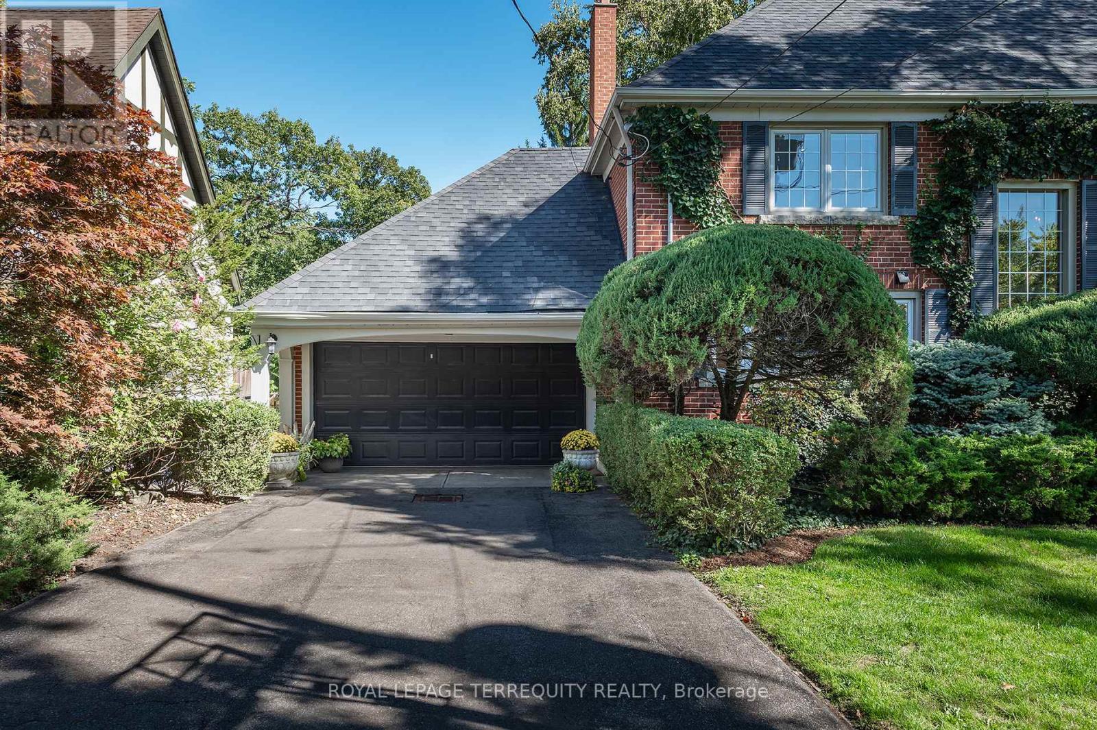 223 Riverside Drive, Toronto, Ontario  M6S 4A8 - Photo 3 - W12746380