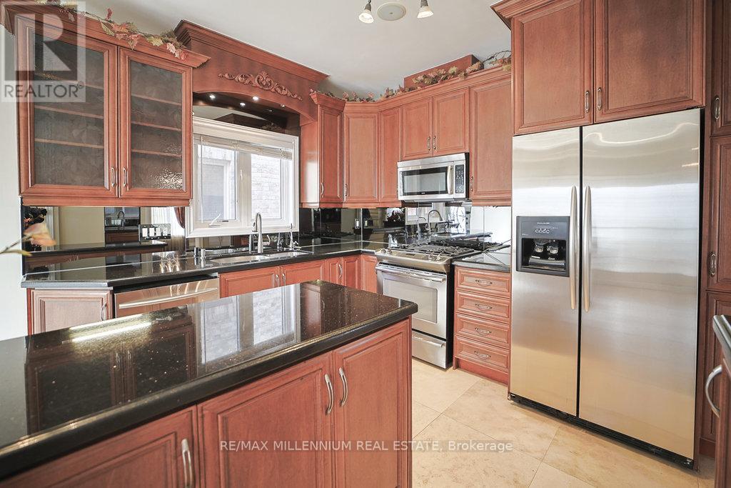 24 Prince Edward Boulevard, Brampton, Ontario  L6P 2N8 - Photo 11 - W12746392