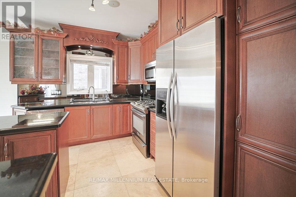 24 Prince Edward Boulevard, Brampton, Ontario  L6P 2N8 - Photo 14 - W12746392