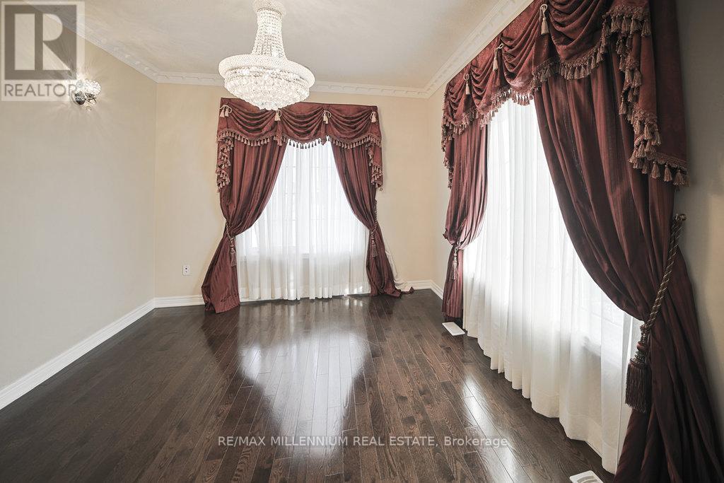 24 Prince Edward Boulevard, Brampton, Ontario  L6P 2N8 - Photo 6 - W12746392