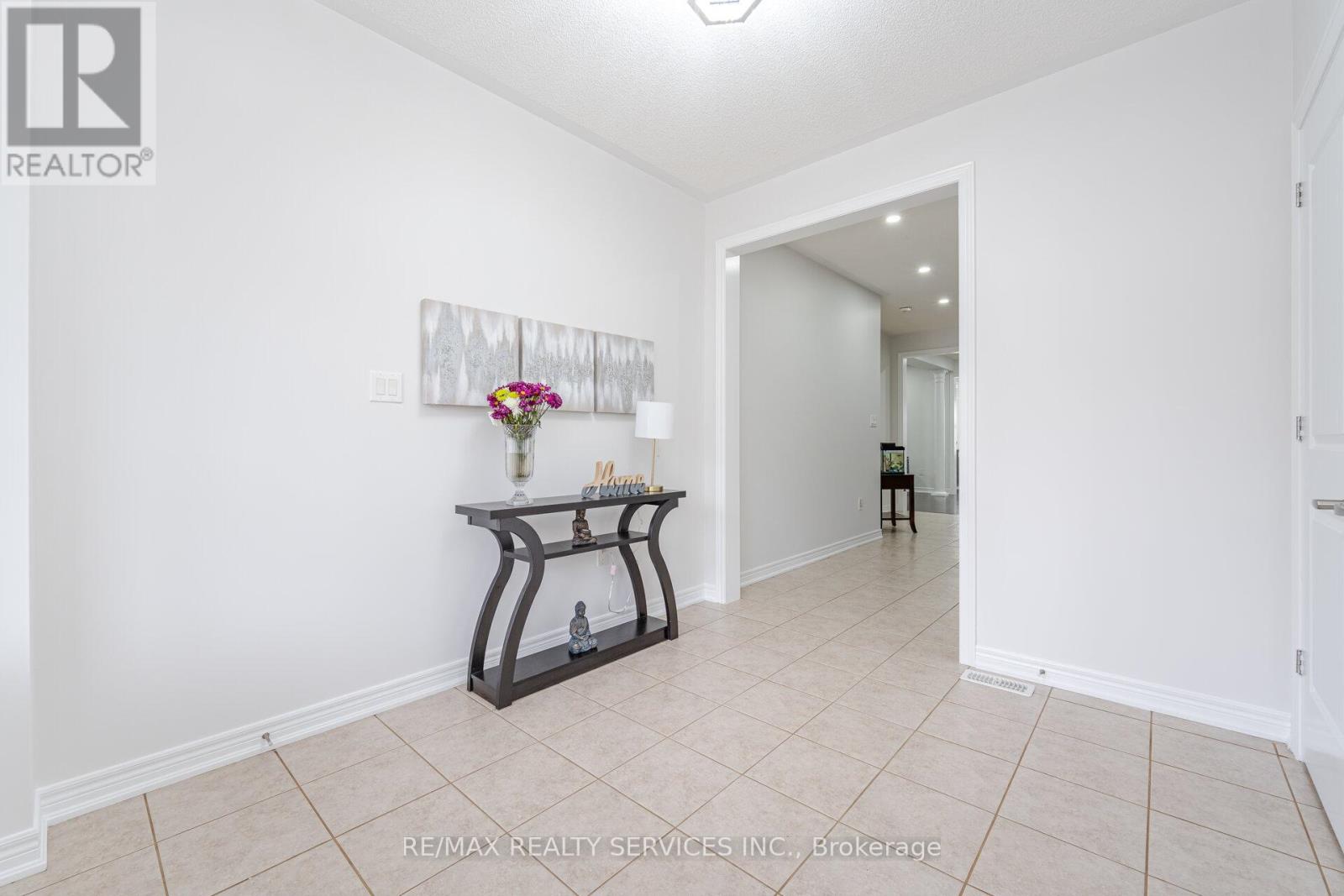 7 Swanton Road, Brampton, Ontario  L6X 5J3 - Photo 6 - W12746422