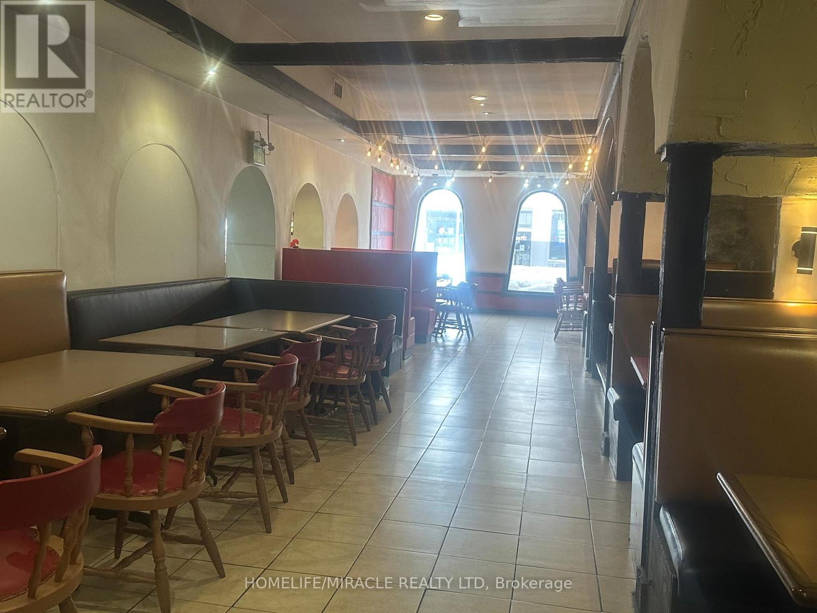 5991 Lundy's Lane, Niagara Falls, Ontario  L2G 1T2 - Photo 2 - X12746414