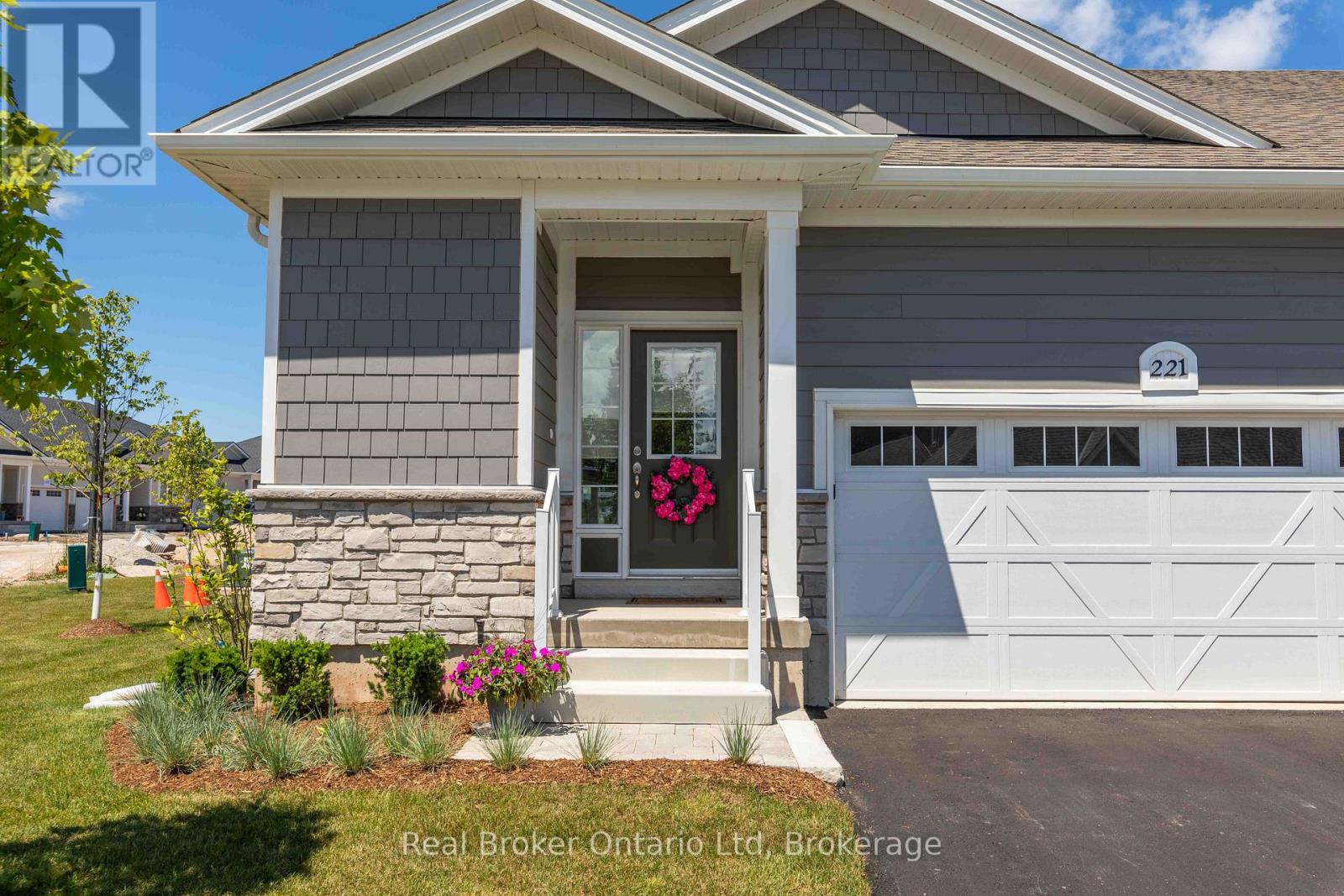 221 Ironwood Way, Georgian Bluffs, Ontario  N0H 1S0 - Photo 2 - X12746442