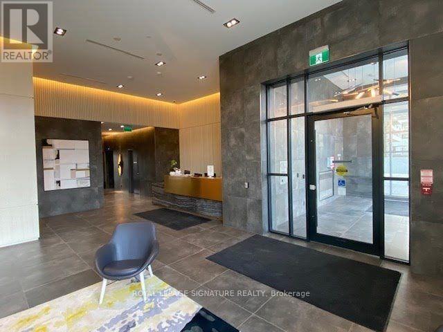 418 - 223 St Clair Avenue W, Toronto, Ontario  M4V 0A5 - Photo 2 - C12746454