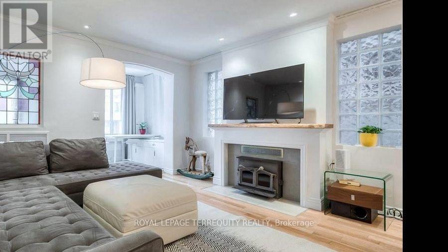 1760 Queen Street East Street, Toronto, Ontario  M4L 1G7 - Photo 3 - E12746440