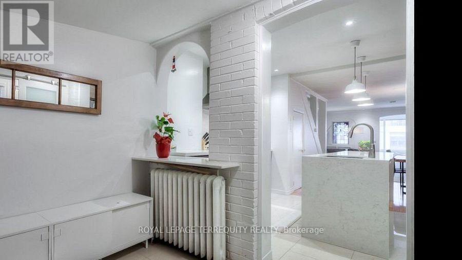 1760 Queen Street East Street, Toronto, Ontario  M4L 1G7 - Photo 8 - E12746440