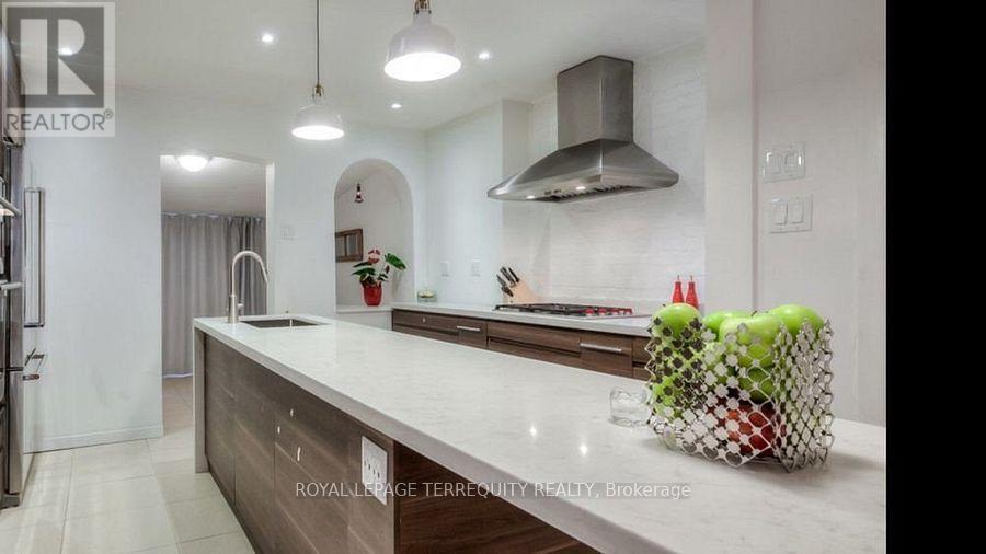 1760 Queen Street East Street, Toronto, Ontario  M4L 1G7 - Photo 9 - E12746440