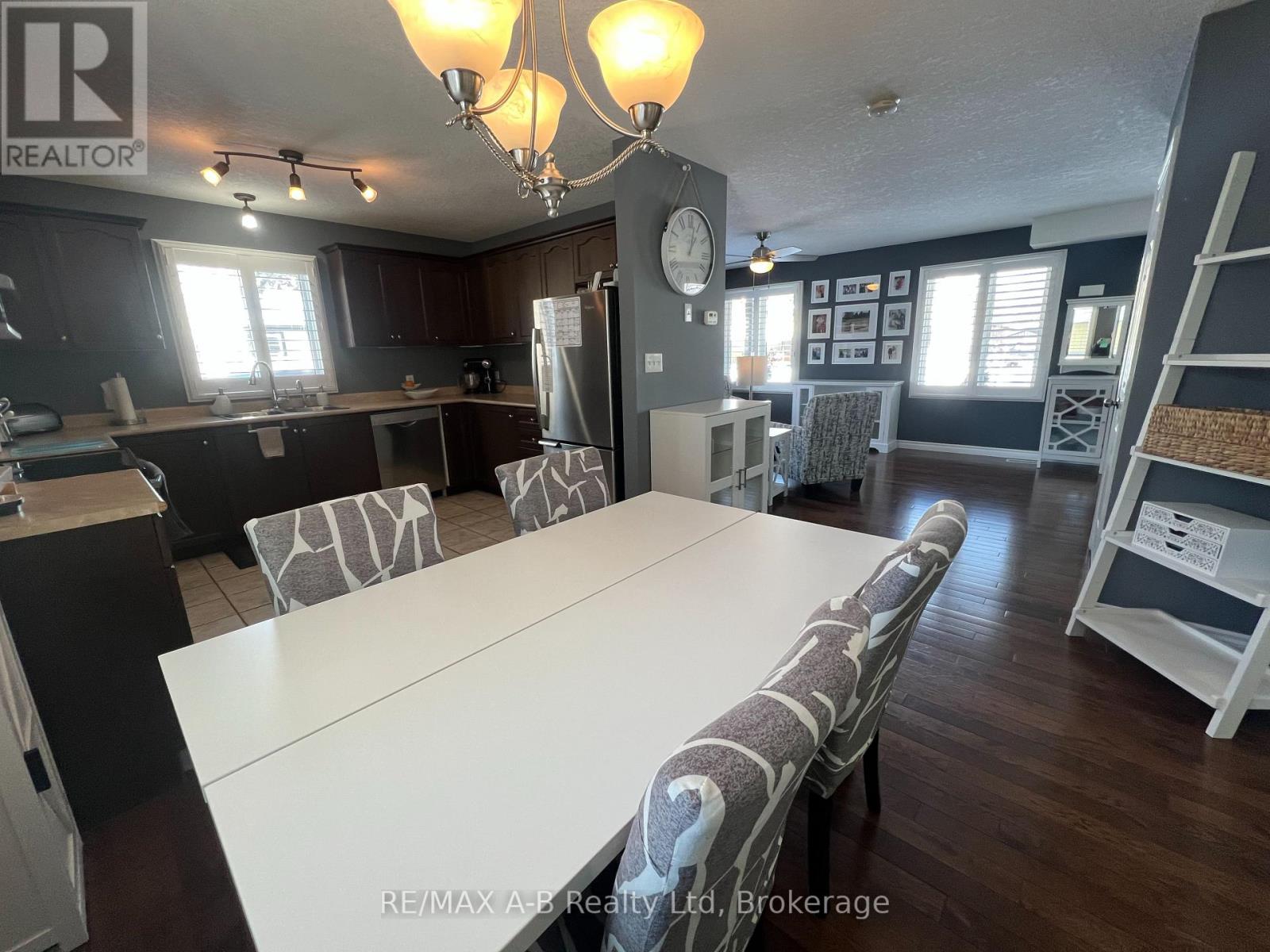 48 Wellington Street, East Zorra-Tavistock (Tavistock), Ontario  N0B 2R0 - Photo 16 - X12547948