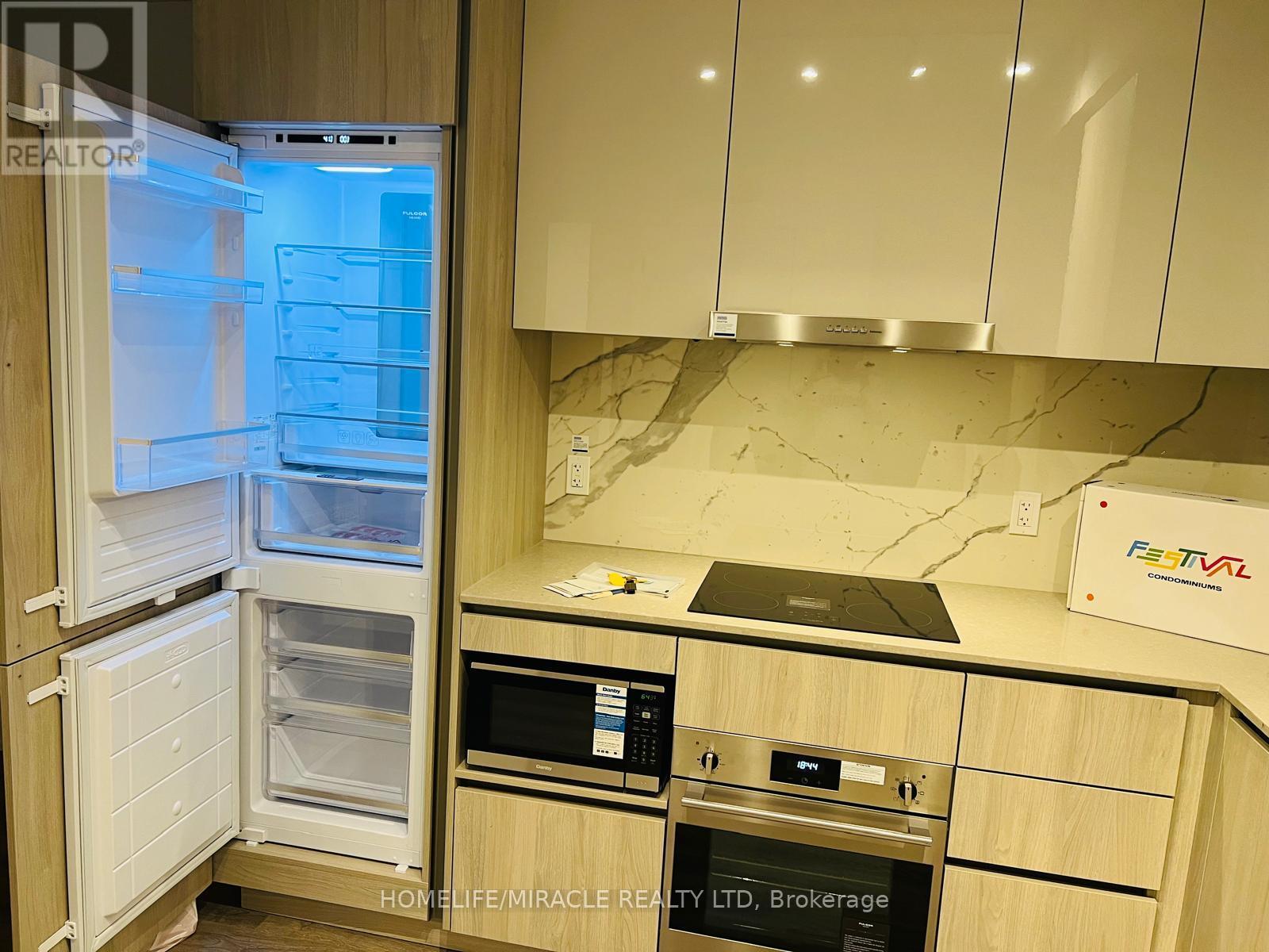 5215 - 8 Interchange Way, Vaughan, Ontario  L4K 0R2 - Photo 5 - N12746450