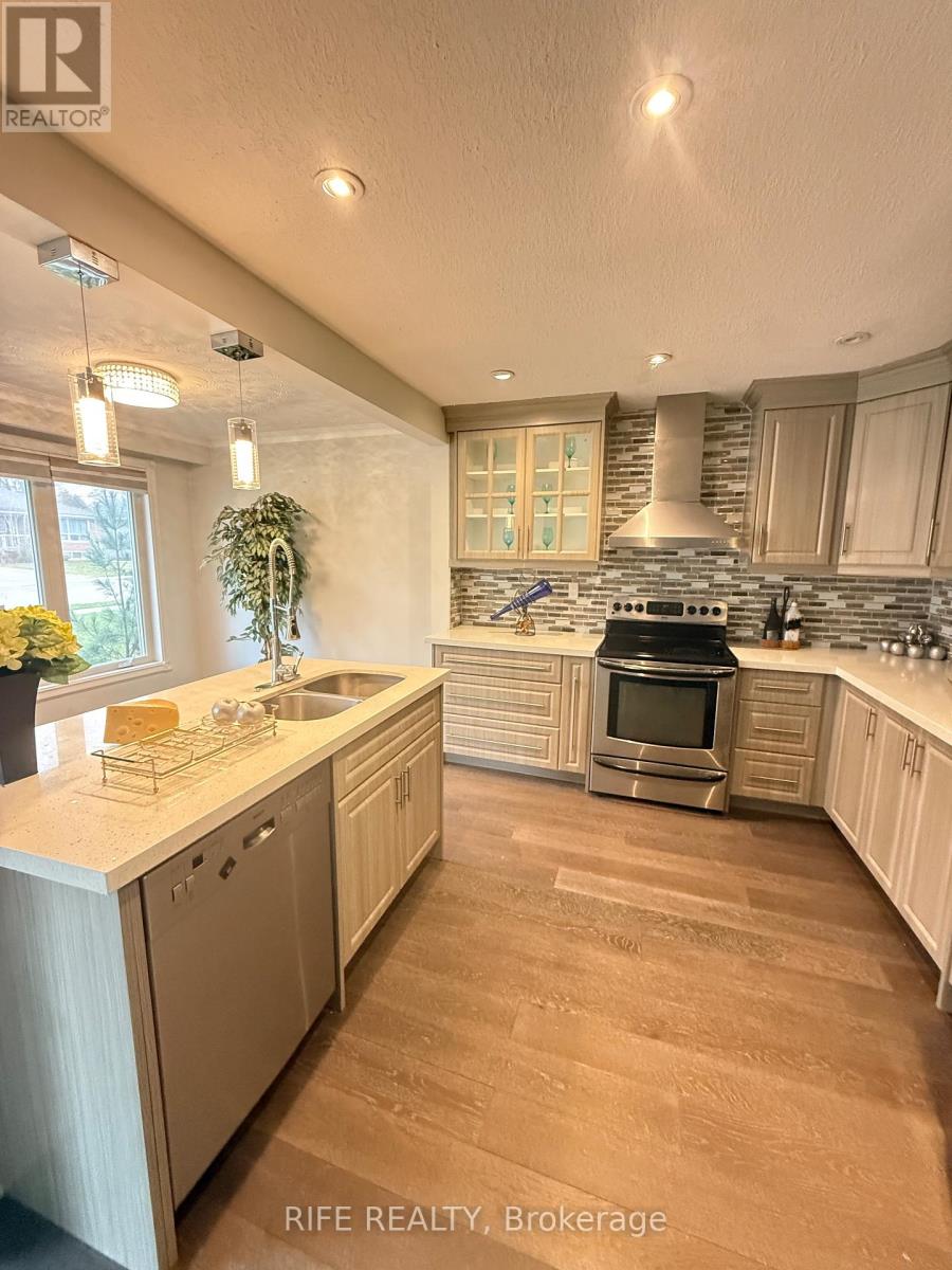 38 Aurora Heights Drive, Aurora, Ontario  L4G 2W7 - Photo 4 - N12746456