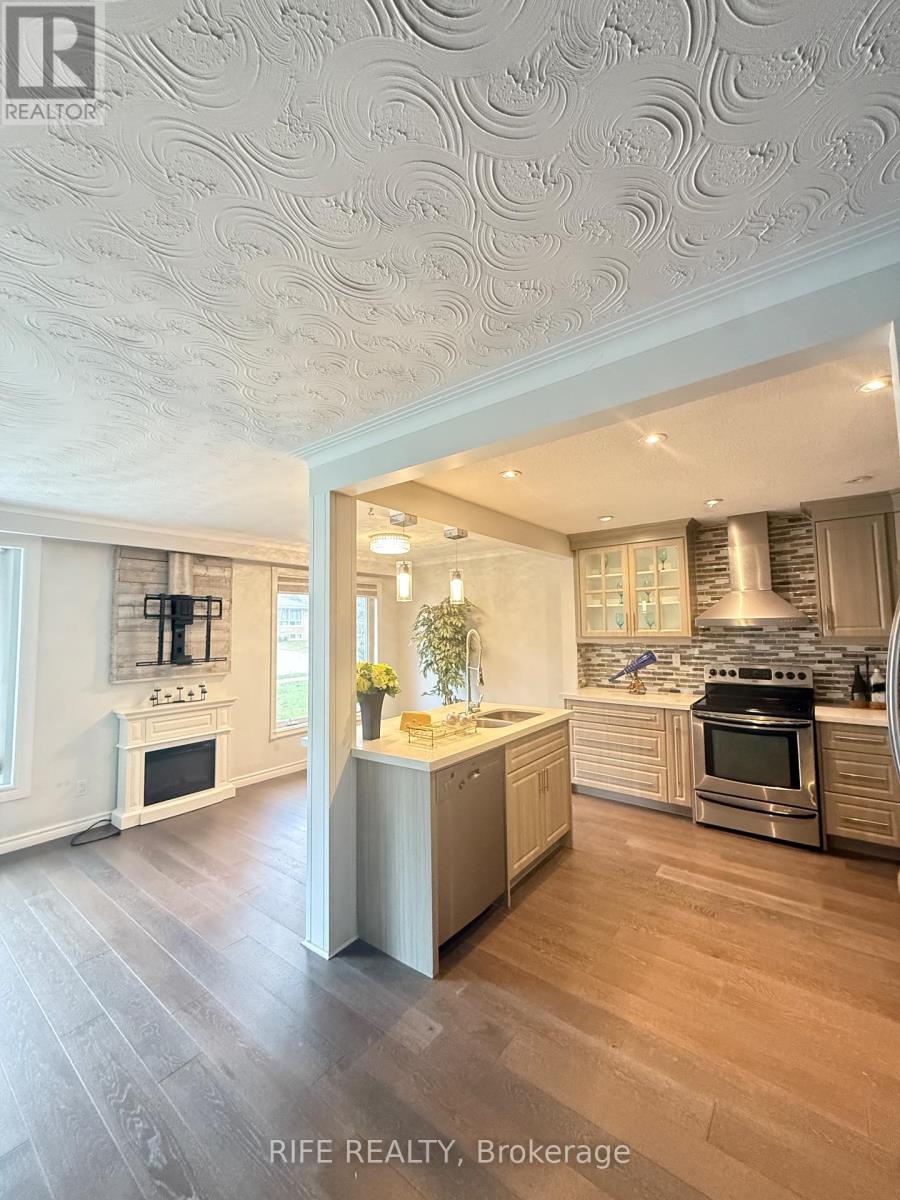 38 Aurora Heights Drive, Aurora, Ontario  L4G 2W7 - Photo 5 - N12746456