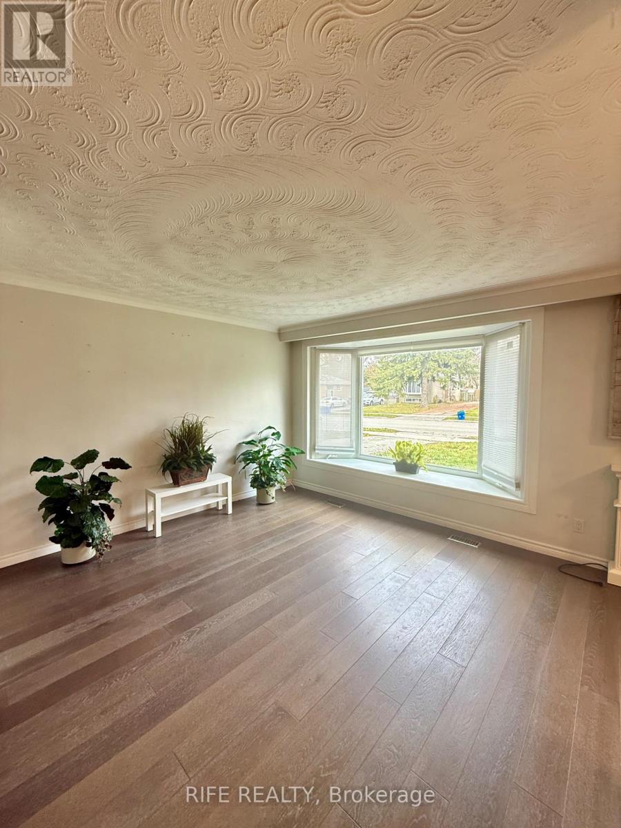 38 Aurora Heights Drive, Aurora, Ontario  L4G 2W7 - Photo 8 - N12746456