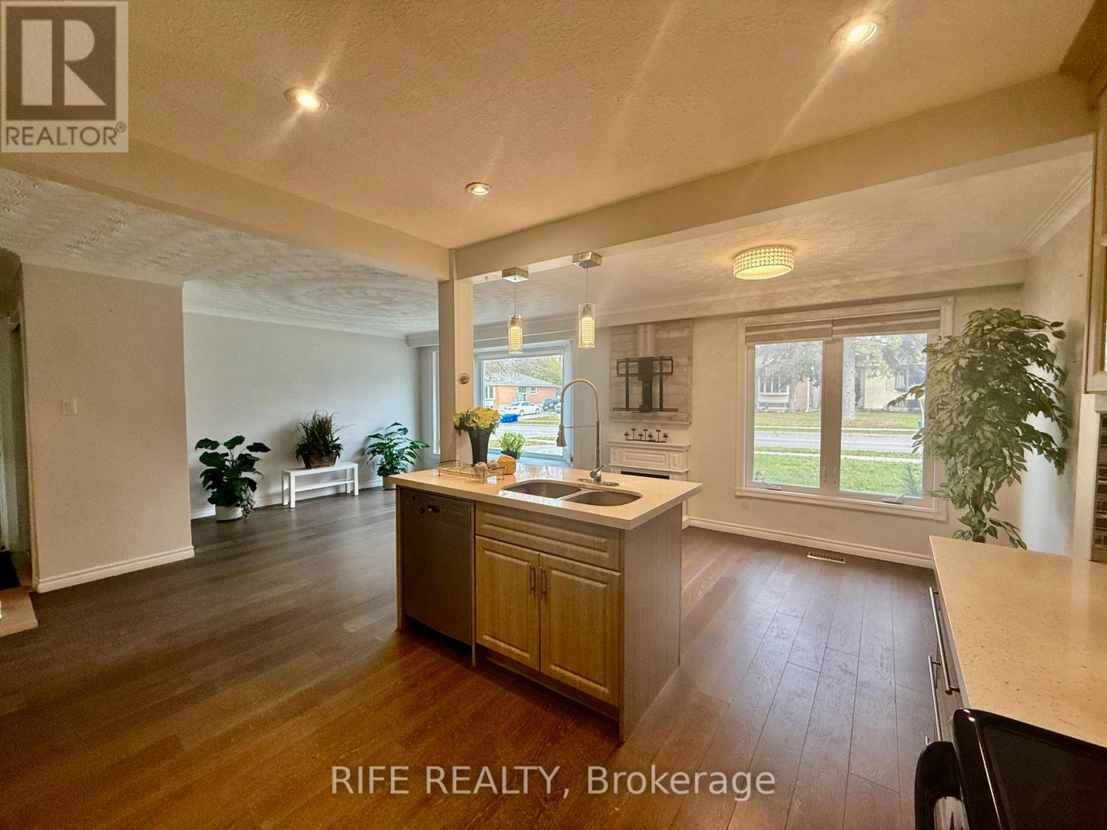 38 Aurora Heights Drive, Aurora, Ontario  L4G 2W7 - Photo 6 - N12746458