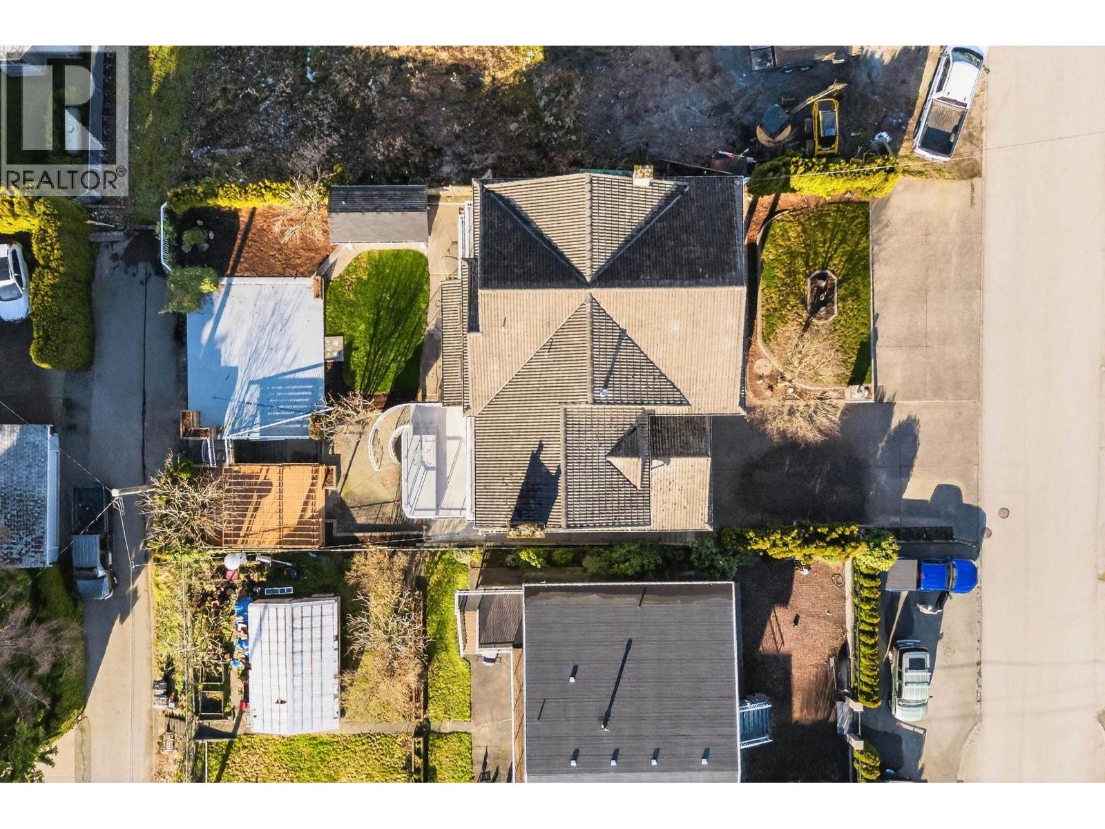 291 N Springer Avenue, Burnaby, British Columbia  V5B 1H5 - Photo 2 - R3085034