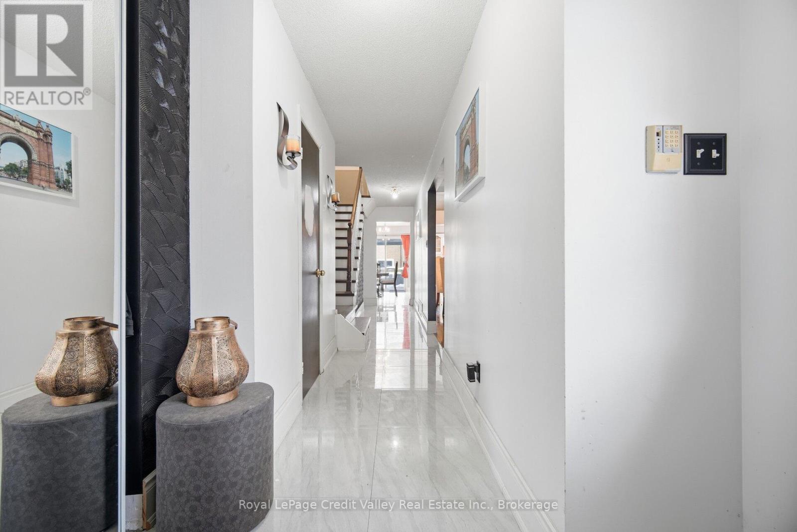 18 Silverstream Road, Brampton, Ontario  L6Z 3W5 - Photo 7 - W12746492