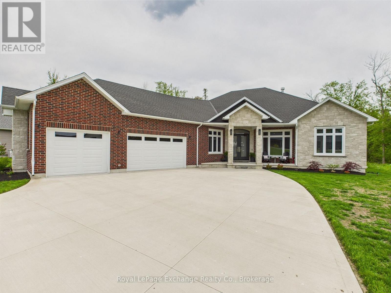 12 Sunset Place, Huron-Kinloss, Ontario  N2Z 0G6 - Photo 2 - X12746466