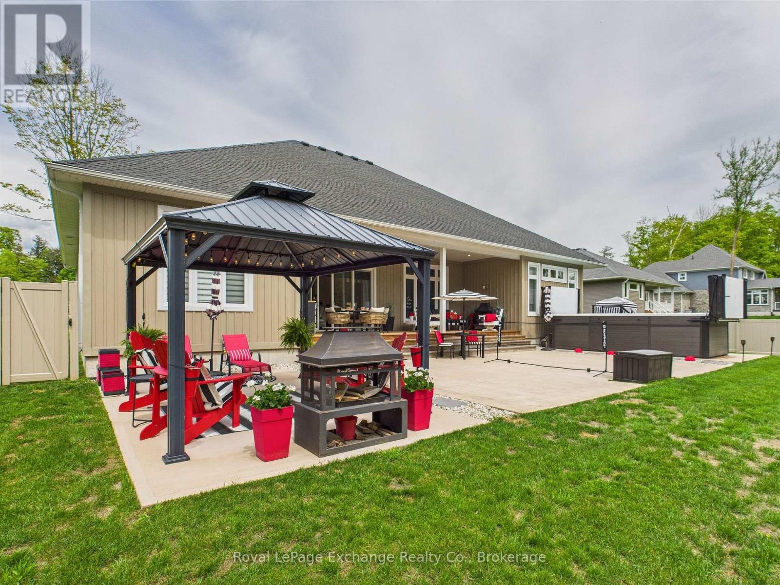 12 Sunset Place, Huron-Kinloss, Ontario  N2Z 0G6 - Photo 42 - X12746466