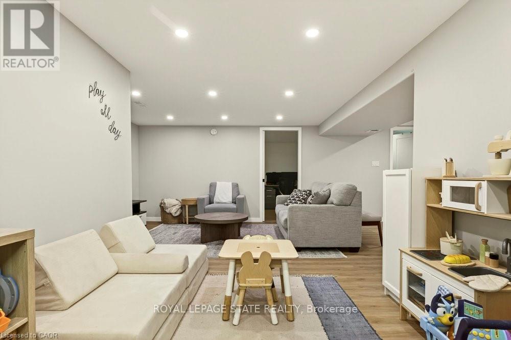 7 Prince Charles Drive, St. Catharines, Ontario  L2N 3Y4 - Photo 30 - X12662414