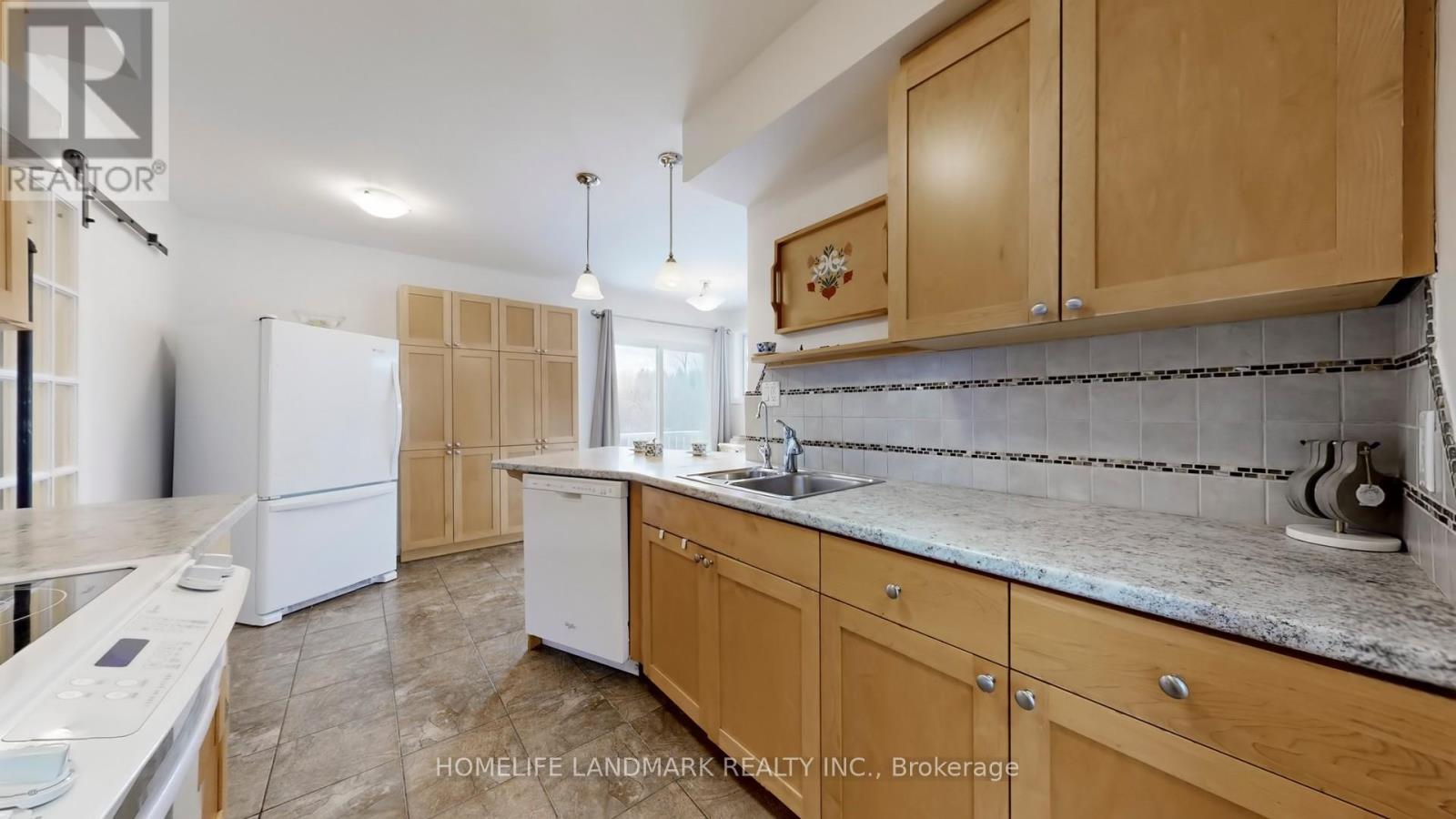 172 Sussex Street, Oshawa, Ontario  L1G 1V9 - Photo 4 - E12746514