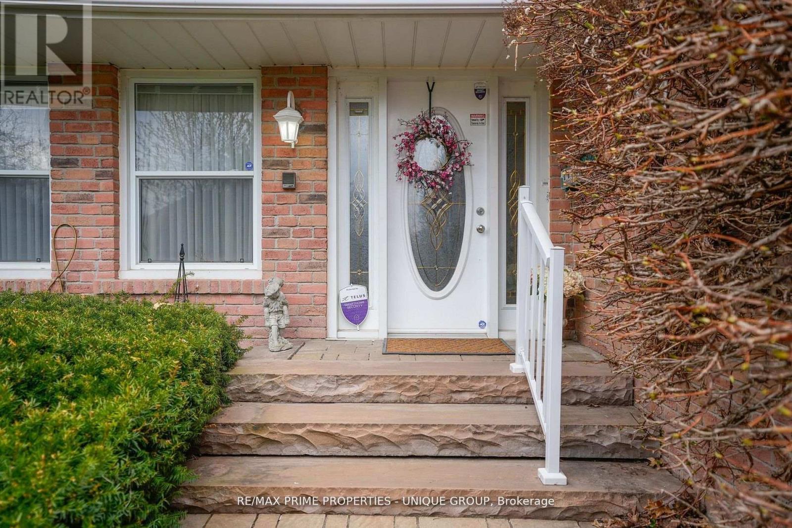 9 Longwater Chase, Markham, Ontario  L3R 4A1 - Photo 3 - N12746476