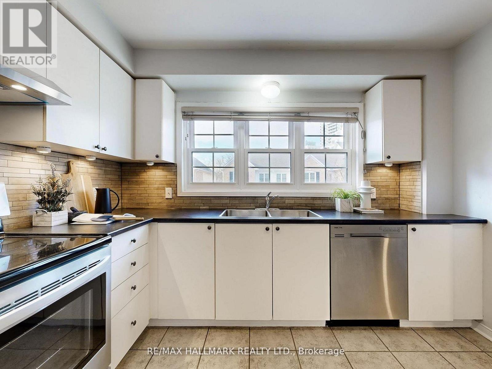 20b - 51 Northern Heights Drive, Richmond Hill, Ontario  L4B 4C9 - Photo 12 - N12746502