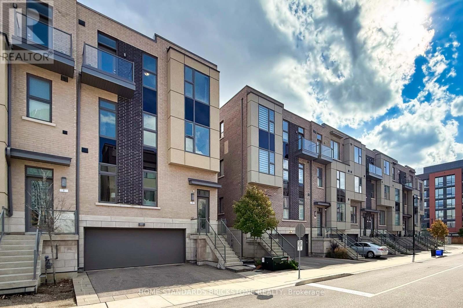 5 Smallwood Circle, Vaughan, Ontario  L4J 0K7 - Photo 3 - N12746522