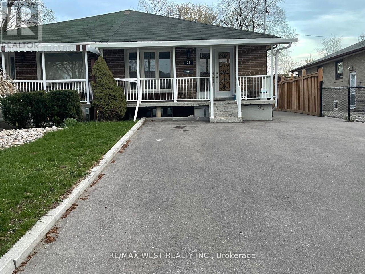 Bsmt - 25 Coronado Court, Toronto, Ontario  M9M 1S6 - Photo 2 - W12746484