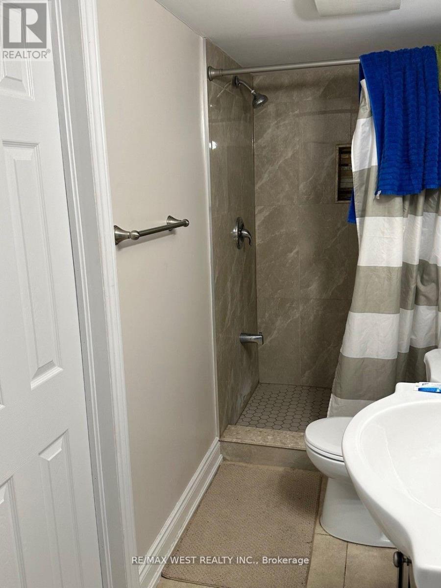 Bsmt - 25 Coronado Court, Toronto, Ontario  M9M 1S6 - Photo 8 - W12746484