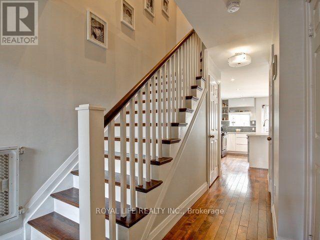 1070 Lindsay Drive, Oakville, Ontario  L6M 3B5 - Photo 10 - W12746530