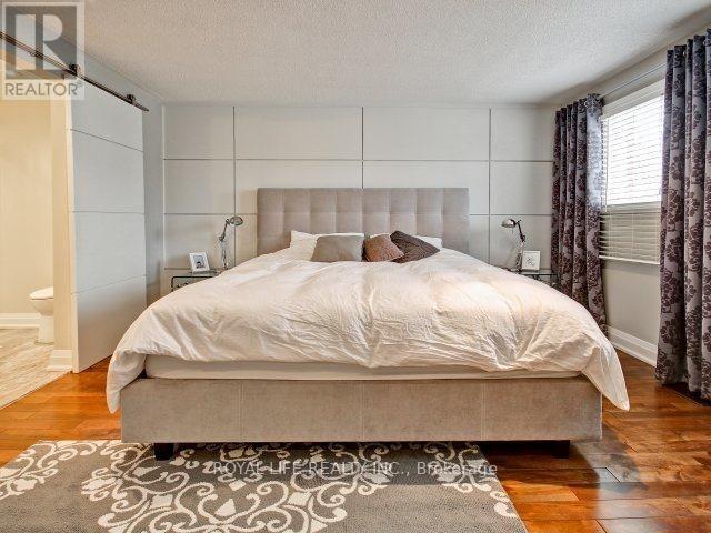 1070 Lindsay Drive, Oakville, Ontario  L6M 3B5 - Photo 12 - W12746530