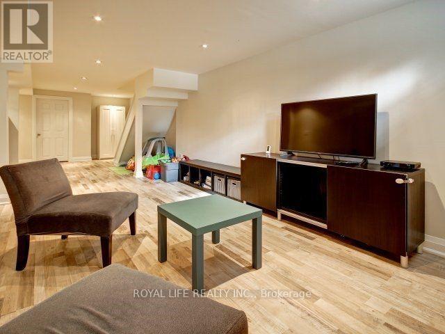 1070 Lindsay Drive, Oakville, Ontario  L6M 3B5 - Photo 17 - W12746530