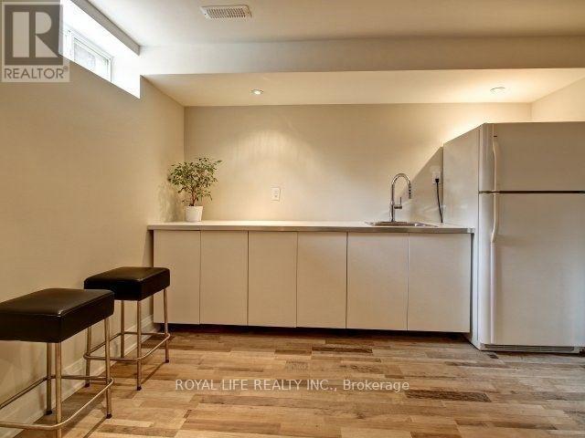 1070 Lindsay Drive, Oakville, Ontario  L6M 3B5 - Photo 18 - W12746530