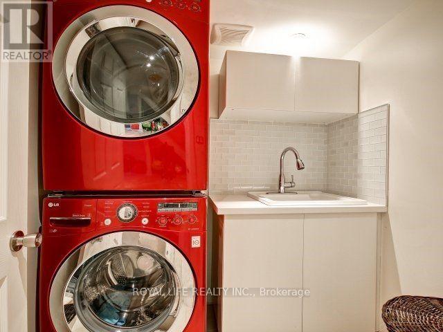 1070 Lindsay Drive, Oakville, Ontario  L6M 3B5 - Photo 19 - W12746530