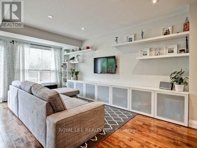 1070 Lindsay Drive, Oakville, Ontario  L6M 3B5 - Photo 7 - W12746530