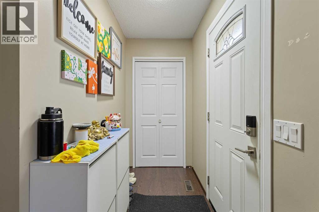 24 Bedford Road Ne, Calgary, Alberta  T3K 2K8 - Photo 6 - A2281486