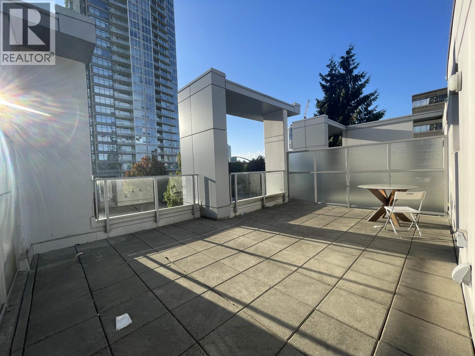 6522 Nelson Avenue, Burnaby, British Columbia  V5H 3J8 - Photo 2 - R3085154