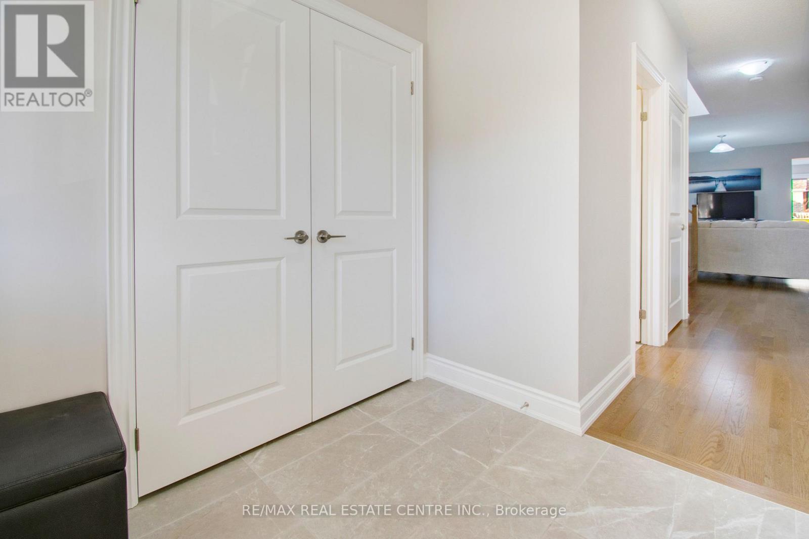 14 Ixworth Circle, Brampton, Ontario  L6Y 6J8 - Photo 5 - W12746550