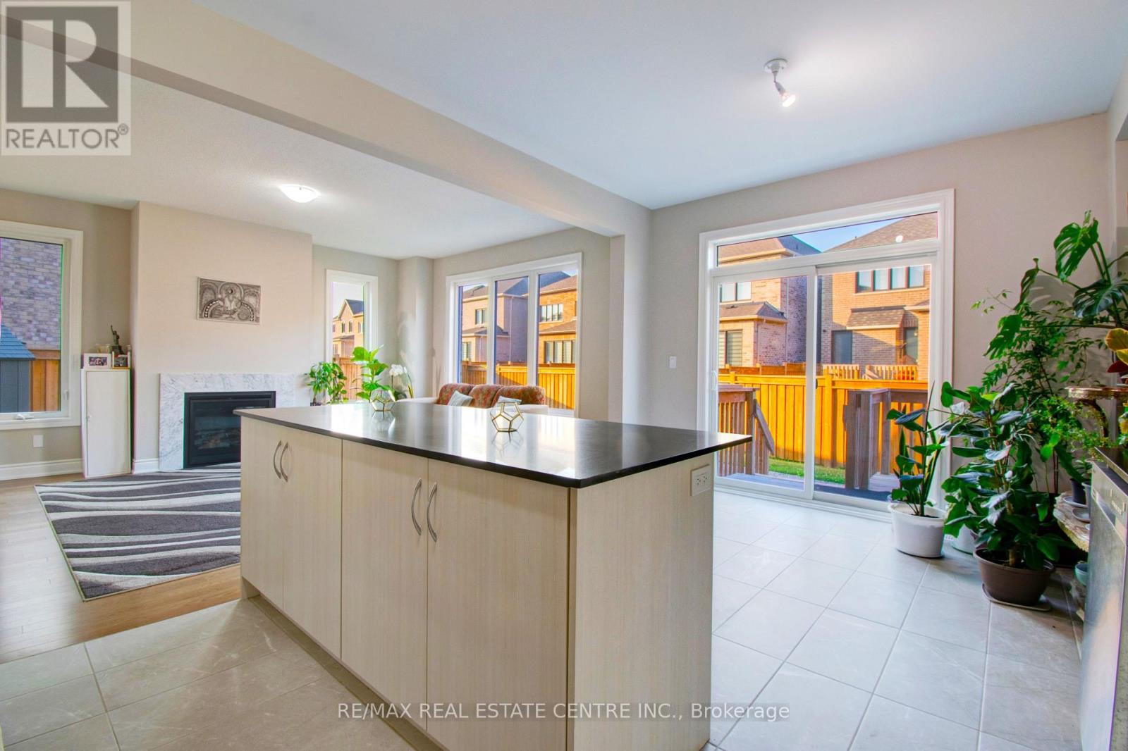 14 Ixworth Circle, Brampton, Ontario  L6Y 6J8 - Photo 7 - W12746550