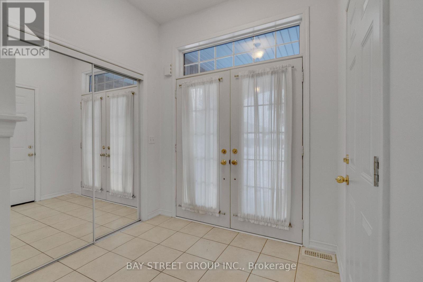 3196 Tim Dobbie Drive, Burlington, Ontario  L7M 0N4 - Photo 7 - W12746556