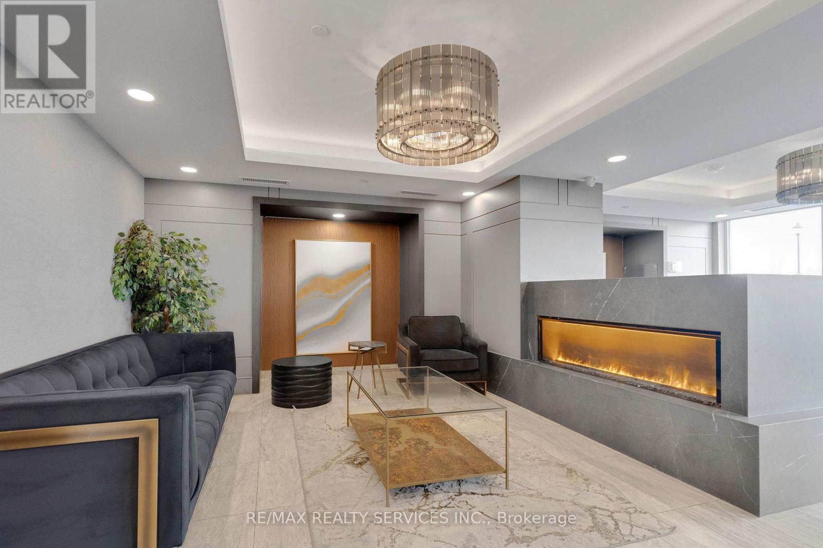 522 - 5055 Greenlane Road, Lincoln, Ontario  L3J 2J3 - Photo 2 - X12746548