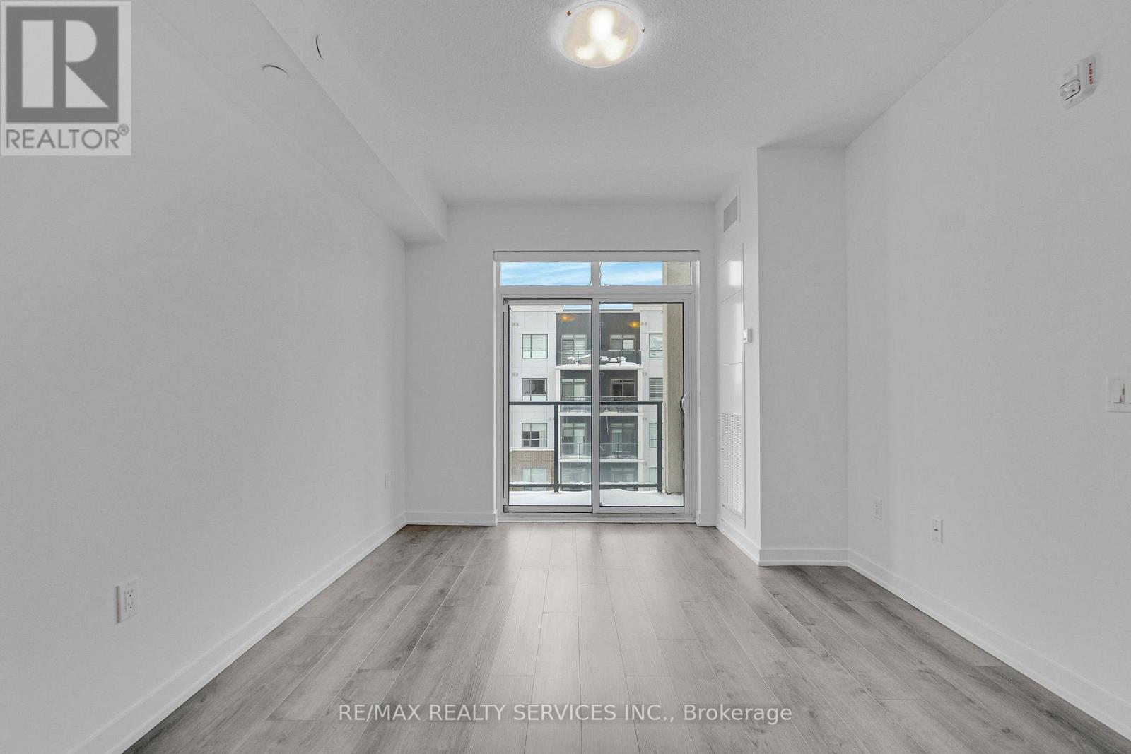 522 - 5055 Greenlane Road, Lincoln, Ontario  L3J 2J3 - Photo 5 - X12746548