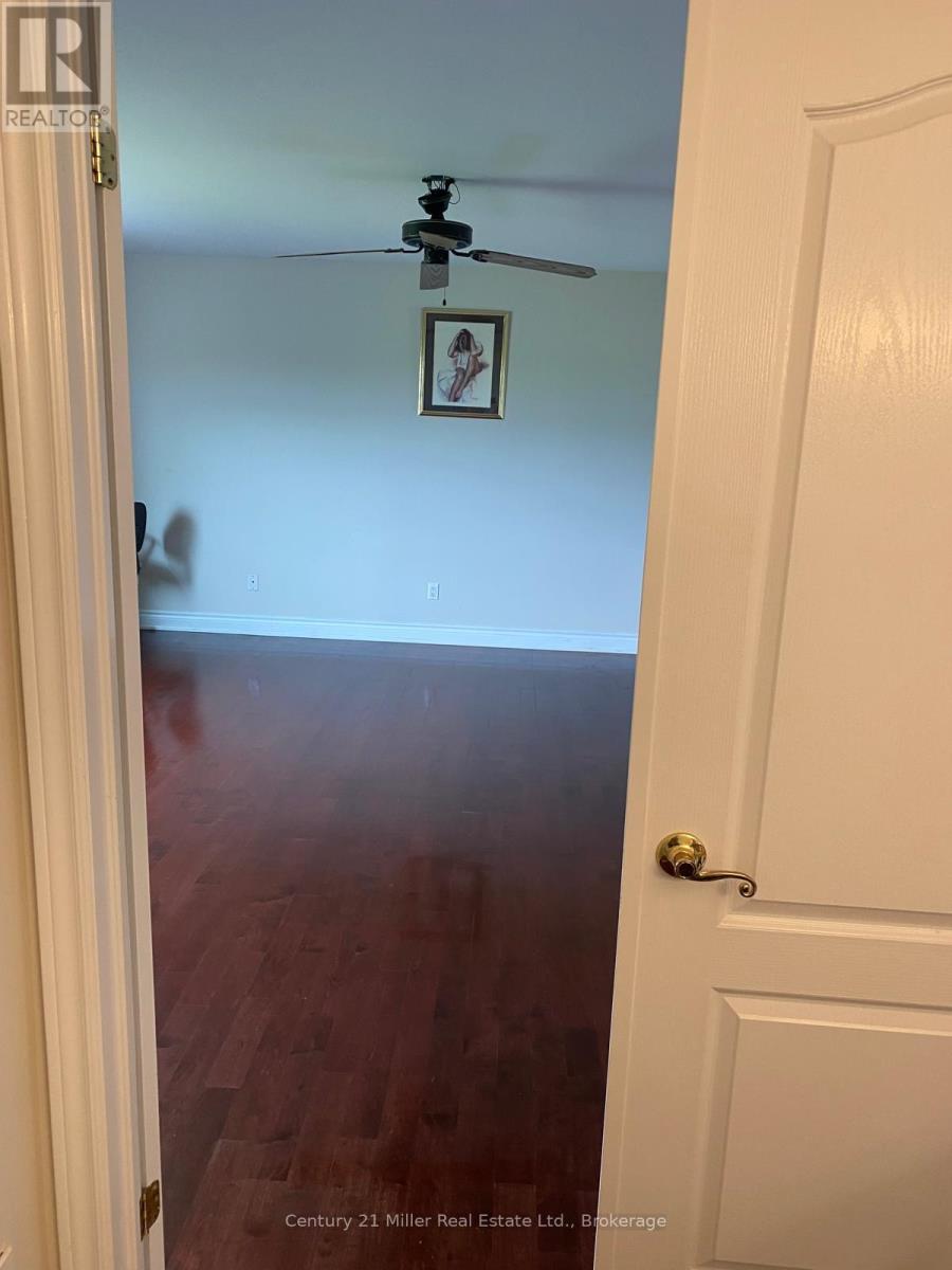 226 Elmwood Road, Oakville, Ontario  L6K 2B1 - Photo 2 - W12746628