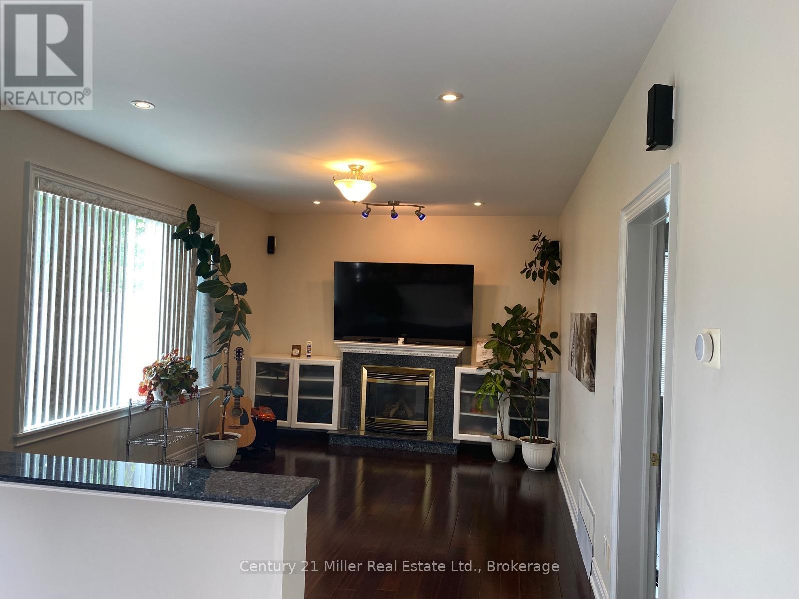 226 Elmwood Road, Oakville, Ontario  L6K 2B1 - Photo 5 - W12746628