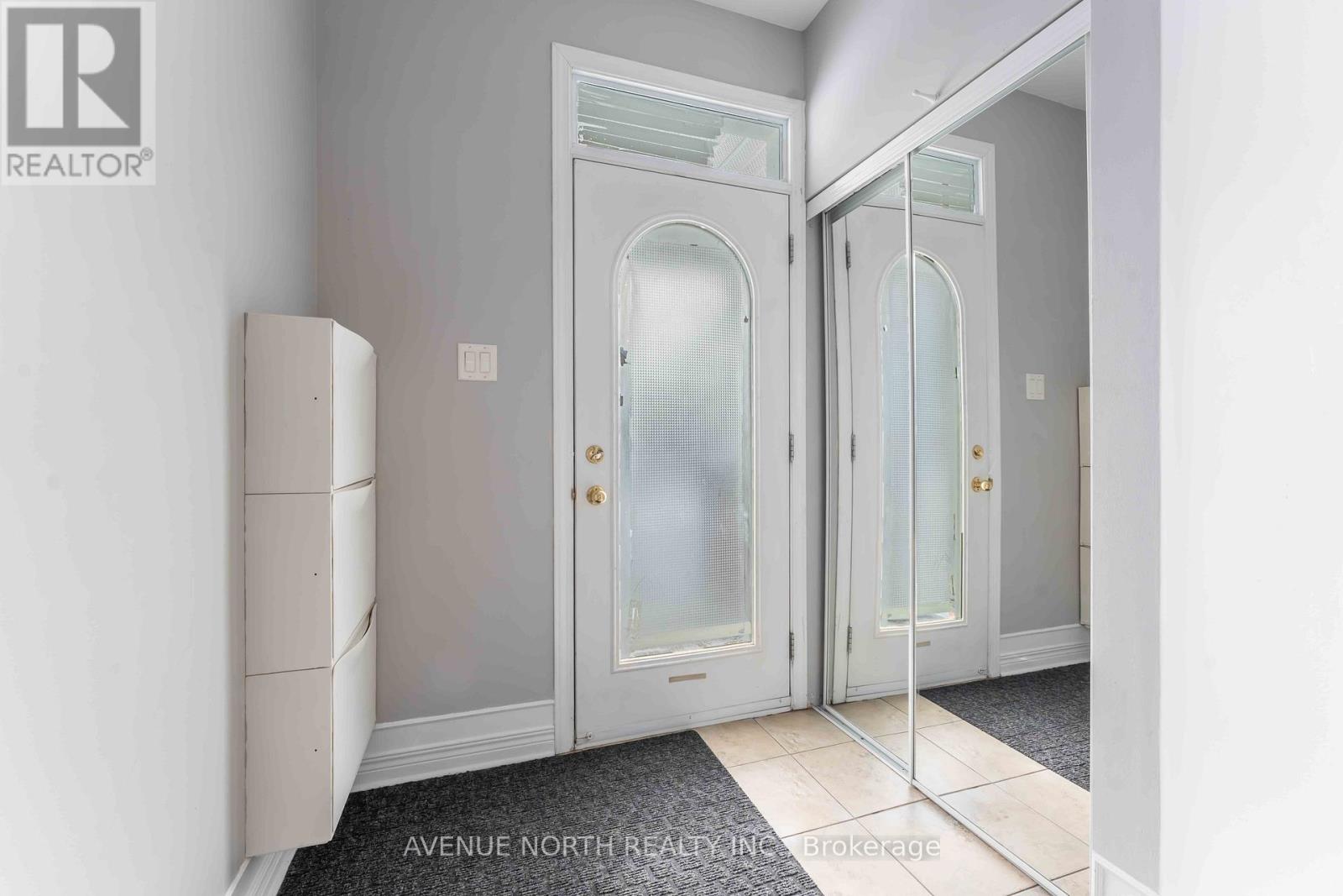 298 Parkin Circle, Ottawa, Ontario  K1T 4G8 - Photo 3 - X12746594