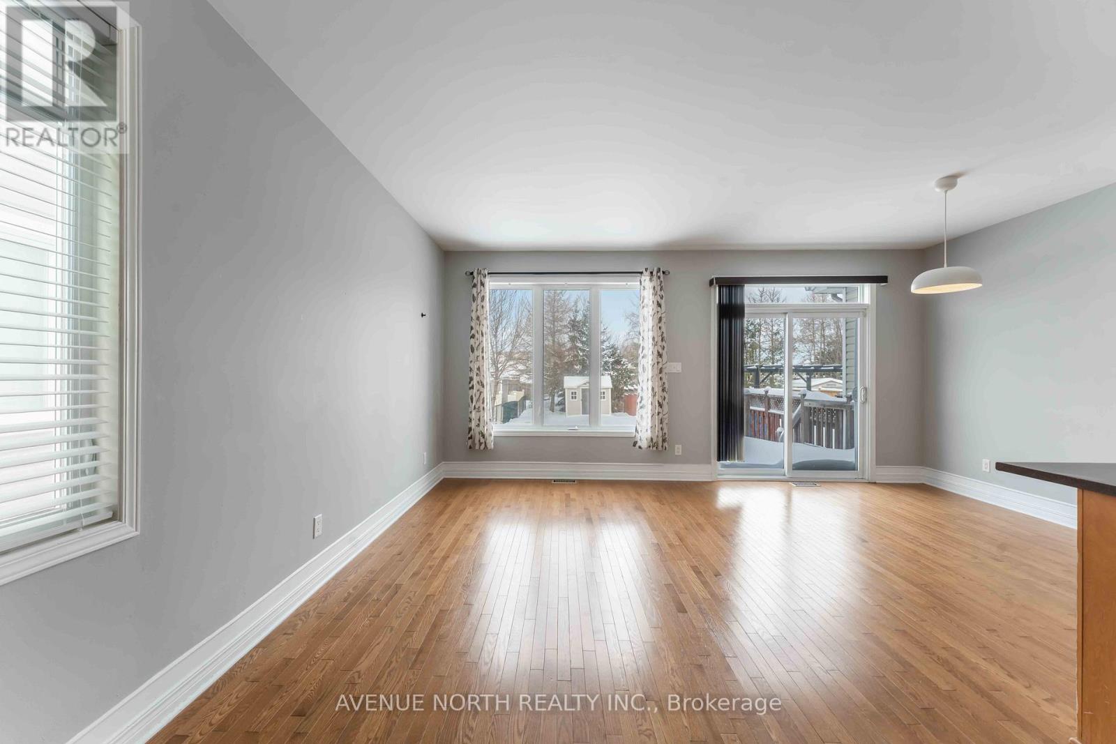 298 Parkin Circle, Ottawa, Ontario  K1T 4G8 - Photo 5 - X12746594