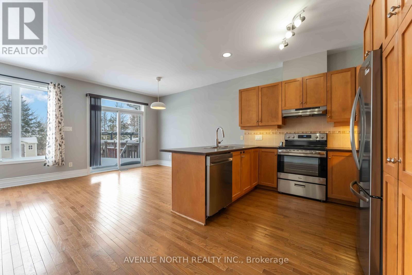 298 Parkin Circle, Ottawa, Ontario  K1T 4G8 - Photo 6 - X12746594