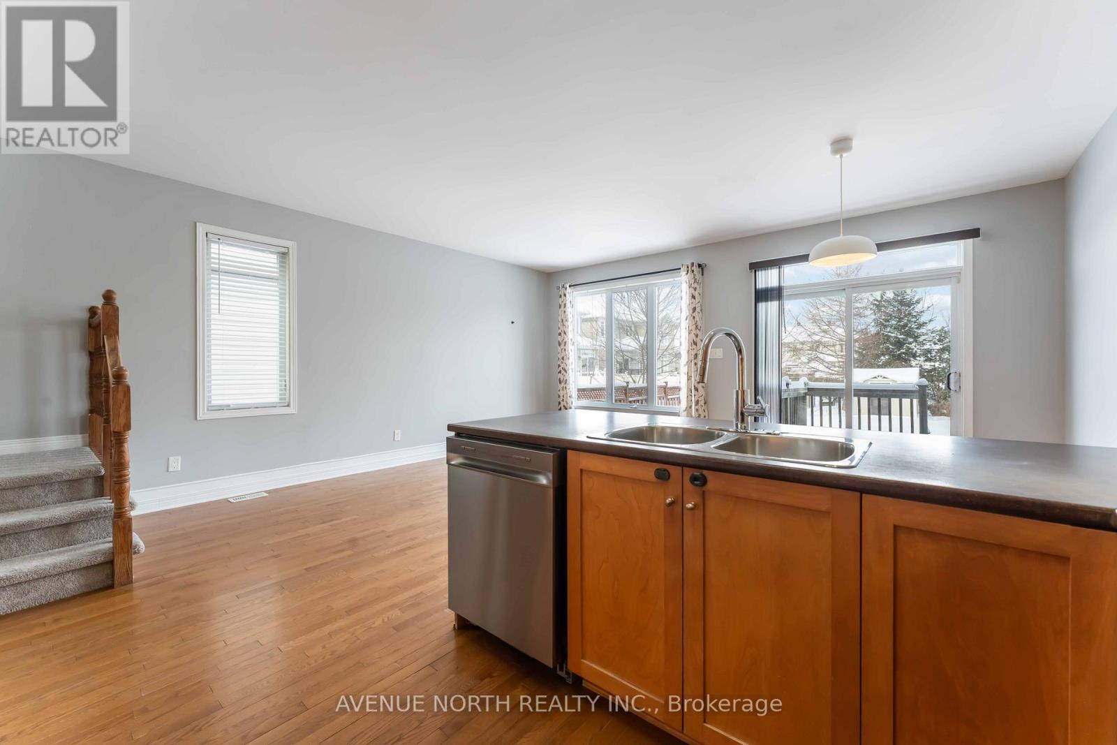 298 Parkin Circle, Ottawa, Ontario  K1T 4G8 - Photo 8 - X12746594