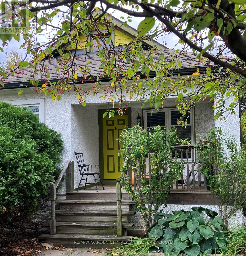 16 Ida Street, St. Catharines, Ontario  L2R 3X4 - Photo 1 - X12746602